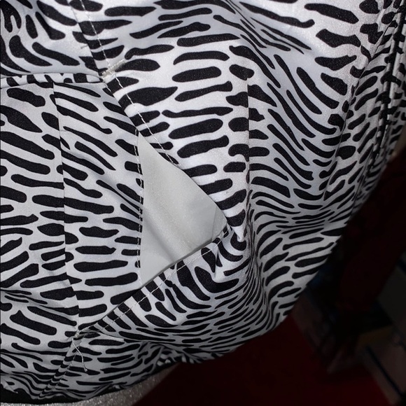 New Balance Windbreaker with Reflective “NB” - Picture 6 of 10